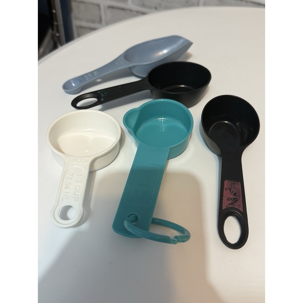 Vintage mixed measuring cups lot Ekco plastic kitchen 5 pcs